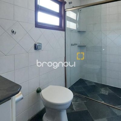 Casa com 210m², 4 quartos (sendo 2 suítes), 3 garagens, no bairro Morro das Pedras em Florianópolis