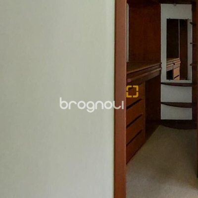Casa com 210m², 4 quartos (sendo 2 suítes), 3 garagens, no bairro Morro das Pedras em Florianópolis