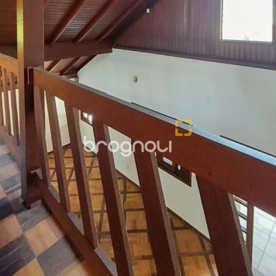 Casa com 210m², 4 quartos (sendo 2 suítes), 3 garagens, no bairro Morro das Pedras em Florianópolis