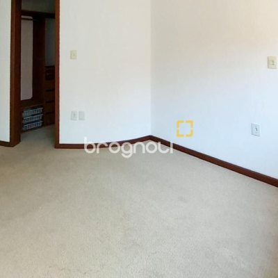 Casa com 210m², 4 quartos (sendo 2 suítes), 3 garagens, no bairro Morro das Pedras em Florianópolis