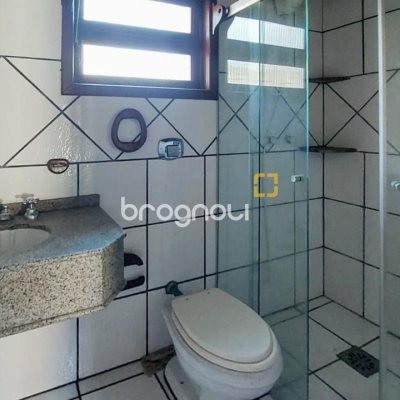 Casa com 210m², 4 quartos (sendo 2 suítes), 3 garagens, no bairro Morro das Pedras em Florianópolis