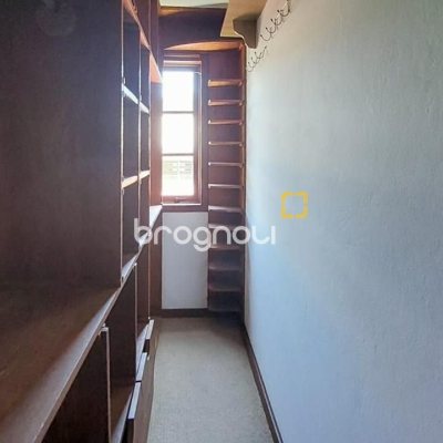 Casa com 210m², 4 quartos (sendo 2 suítes), 3 garagens, no bairro Morro das Pedras em Florianópolis