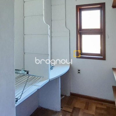 Casa com 210m², 4 quartos (sendo 2 suítes), 3 garagens, no bairro Morro das Pedras em Florianópolis
