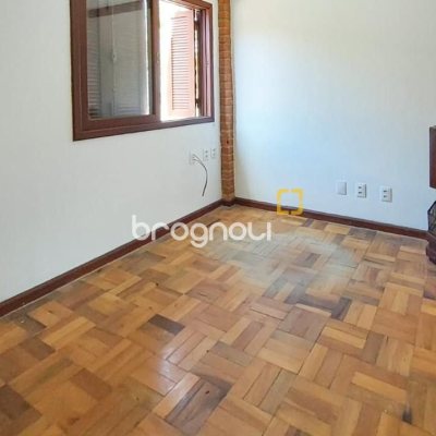Casa com 210m², 4 quartos (sendo 2 suítes), 3 garagens, no bairro Morro das Pedras em Florianópolis