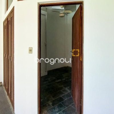 Casa com 210m², 4 quartos (sendo 2 suítes), 3 garagens, no bairro Morro das Pedras em Florianópolis