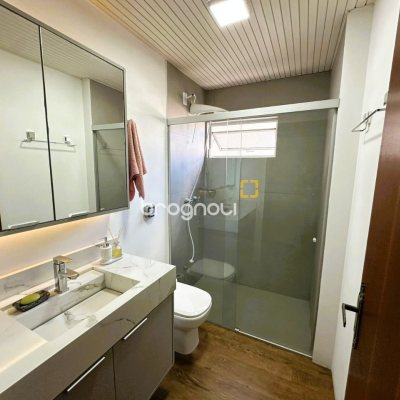 Apartamento com 147m², 3 quartos (sendo 1 suíte), 1 garagem, no bairro Coqueiros em Florianópolis