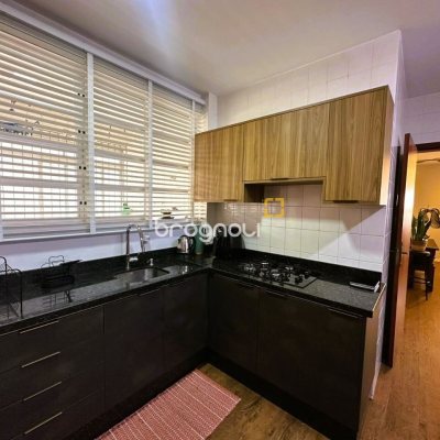 Apartamento com 147m², 3 quartos (sendo 1 suíte), 1 garagem, no bairro Coqueiros em Florianópolis