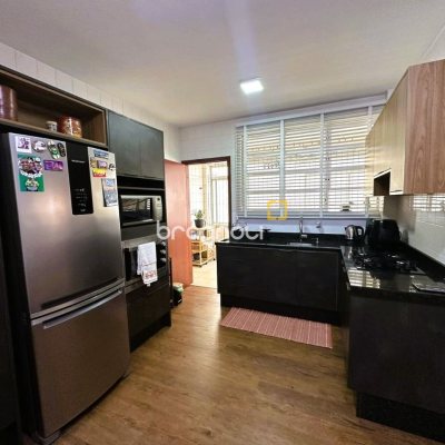 Apartamento com 147m², 3 quartos (sendo 1 suíte), 1 garagem, no bairro Coqueiros em Florianópolis