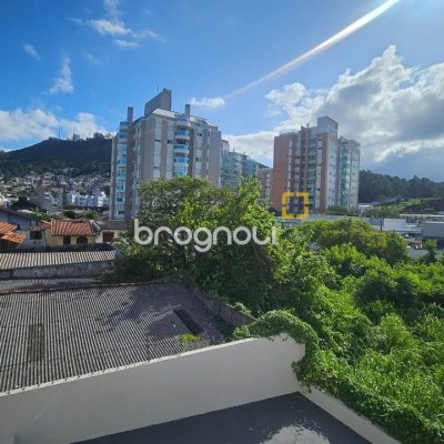 Apartamento com 53m², 1 quarto, 1 garagem, no bairro Trindade em Florianópolis