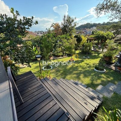Casa com 228m², 3 quartos (sendo 1 suíte), 2 garagens, no bairro Sambaqui em Florianópolis