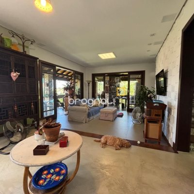 Casa com 228m², 3 quartos (sendo 1 suíte), 2 garagens, no bairro Sambaqui em Florianópolis