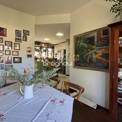 Casa com 228m², 3 quartos (sendo 1 suíte), 2 garagens, no bairro Sambaqui em Florianópolis