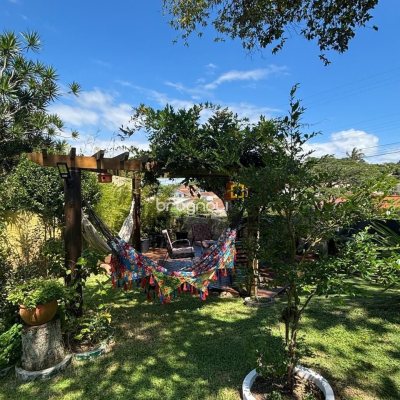 Casa com 228m², 3 quartos (sendo 1 suíte), 2 garagens, no bairro Sambaqui em Florianópolis
