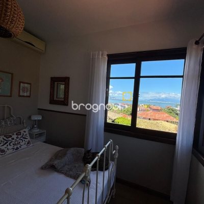 Casa com 228m², 3 quartos (sendo 1 suíte), 2 garagens, no bairro Sambaqui em Florianópolis