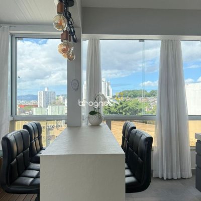 Cobertura com 152m², 3 quartos (sendo 2 suítes), 3 garagens, no bairro Estreito em Florianópolis