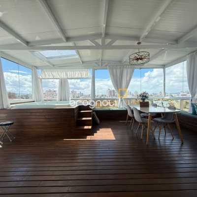 Cobertura com 152m², 3 quartos (sendo 2 suítes), 3 garagens, no bairro Estreito em Florianópolis