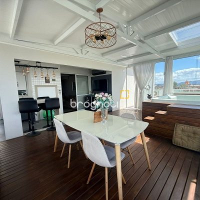 Cobertura com 152m², 3 quartos (sendo 2 suítes), 3 garagens, no bairro Estreito em Florianópolis