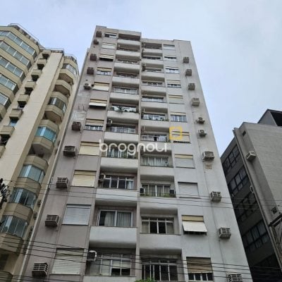 Apartamento com 104m², 3 quartos (sendo 3 suítes), 1 garagem, no bairro Centro em Florianópolis