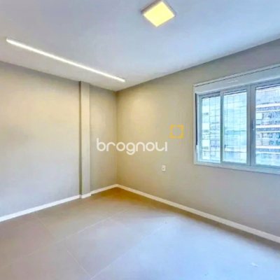 Apartamento com 104m², 3 quartos (sendo 3 suítes), 1 garagem, no bairro Centro em Florianópolis