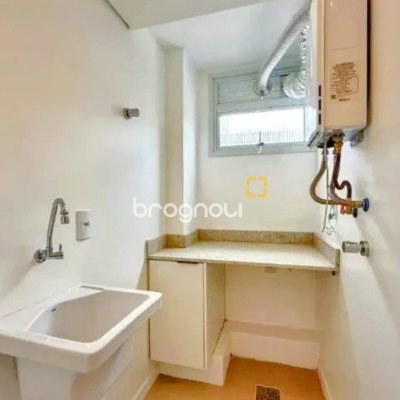 Apartamento com 104m², 3 quartos (sendo 3 suítes), 1 garagem, no bairro Centro em Florianópolis