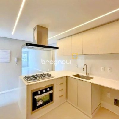 Apartamento com 104m², 3 quartos (sendo 3 suítes), 1 garagem, no bairro Centro em Florianópolis