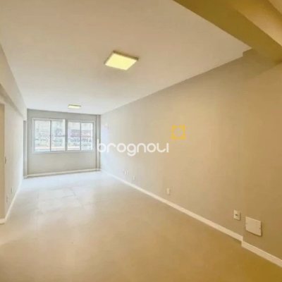 Apartamento com 104m², 3 quartos (sendo 3 suítes), 1 garagem, no bairro Centro em Florianópolis