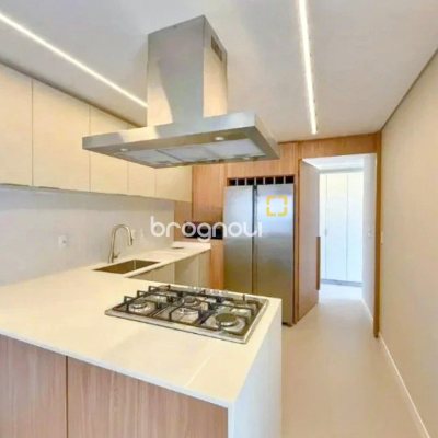 Apartamento com 104m², 3 quartos (sendo 3 suítes), 1 garagem, no bairro Centro em Florianópolis