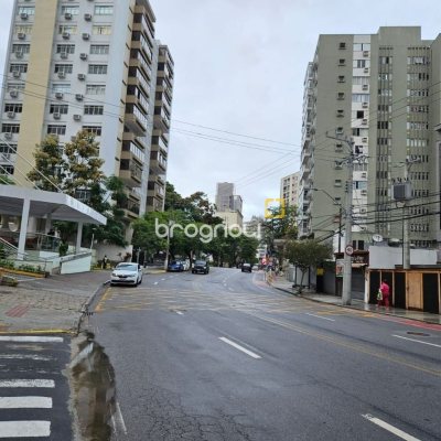 Apartamento com 104m², 3 quartos (sendo 3 suítes), 1 garagem, no bairro Centro em Florianópolis