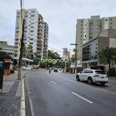 Apartamento com 104m², 3 quartos (sendo 3 suítes), 1 garagem, no bairro Centro em Florianópolis