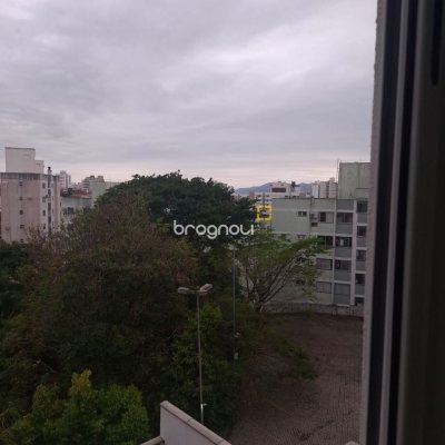 Apartamento com 65m², 2 quartos (sendo 1 suíte), 1 garagem, no bairro Estreito em Florianópolis