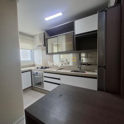 Apartamento com 65m², 2 quartos (sendo 1 suíte), 1 garagem, no bairro Estreito em Florianópolis