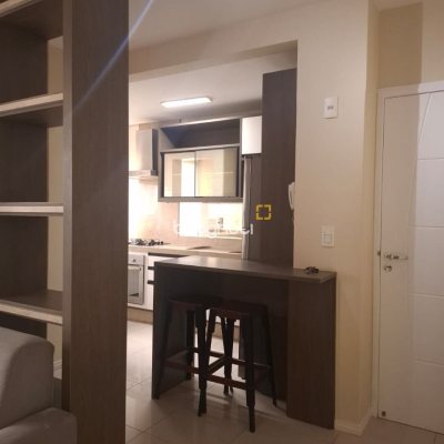 Apartamento com 65m², 2 quartos (sendo 1 suíte), 1 garagem, no bairro Estreito em Florianópolis