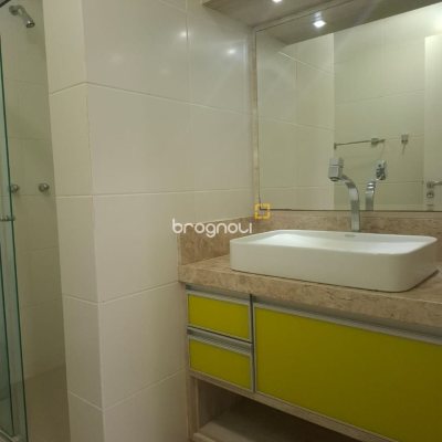 Apartamento com 65m², 2 quartos (sendo 1 suíte), 1 garagem, no bairro Estreito em Florianópolis