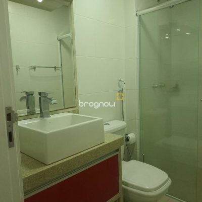 Apartamento com 65m², 2 quartos (sendo 1 suíte), 1 garagem, no bairro Estreito em Florianópolis