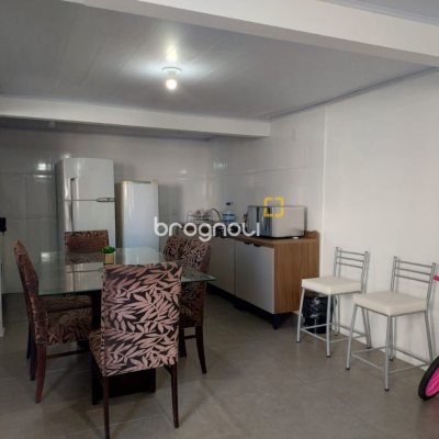 Casa com 330m², 8 quartos (sendo 3 suítes), 2 garagens, no bairro Santinho em Florianópolis