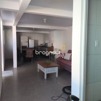 Casa com 330m², 8 quartos (sendo 3 suítes), 2 garagens, no bairro Santinho em Florianópolis