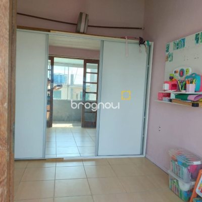 Casa com 330m², 8 quartos (sendo 3 suítes), 2 garagens, no bairro Santinho em Florianópolis