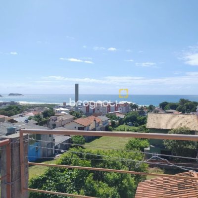 Casa com 330m², 8 quartos (sendo 3 suítes), 2 garagens, no bairro Santinho em Florianópolis