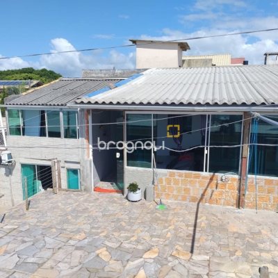 Casa com 330m², 8 quartos (sendo 3 suítes), 2 garagens, no bairro Santinho em Florianópolis