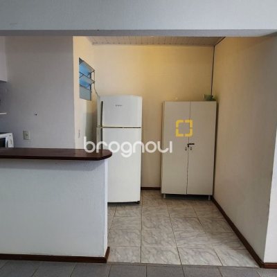 Apartamento com 74m², 2 quartos, 1 garagem, no bairro Barra da Lagoa em Florianópolis
