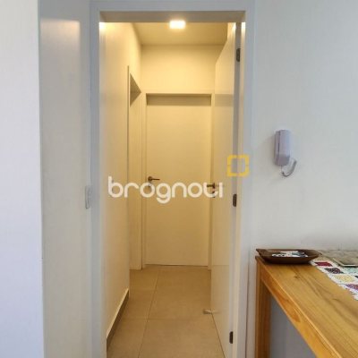 Apartamento com 74m², 2 quartos, 1 garagem, no bairro Barra da Lagoa em Florianópolis