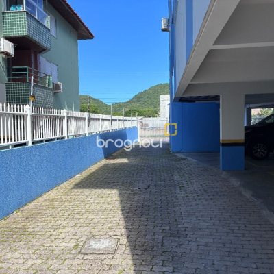 Apartamento com 74m², 2 quartos, 1 garagem, no bairro Barra da Lagoa em Florianópolis