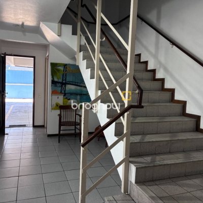 Apartamento com 74m², 2 quartos, 1 garagem, no bairro Barra da Lagoa em Florianópolis