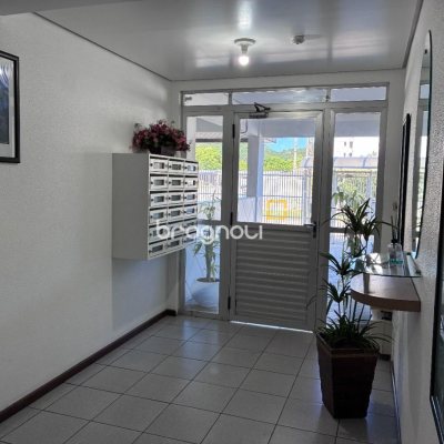 Apartamento com 74m², 2 quartos, 1 garagem, no bairro Barra da Lagoa em Florianópolis