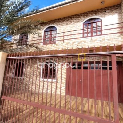 Casa com 136m², 3 quartos (sendo 1 suíte), 2 garagens, no bairro Barreiros em São José