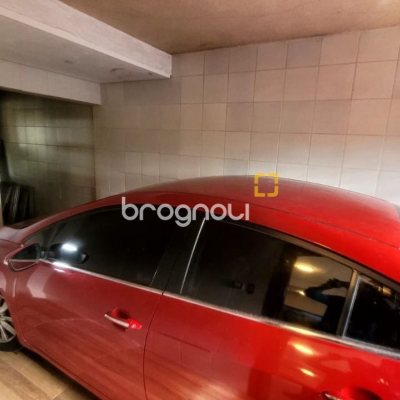 Casa com 136m², 3 quartos (sendo 1 suíte), 2 garagens, no bairro Barreiros em São José