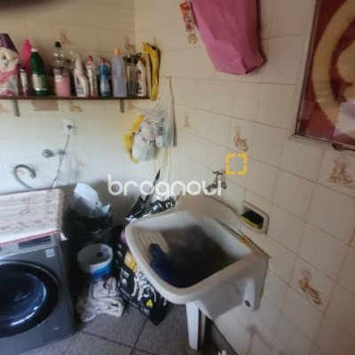 Casa com 136m², 3 quartos (sendo 1 suíte), 2 garagens, no bairro Barreiros em São José