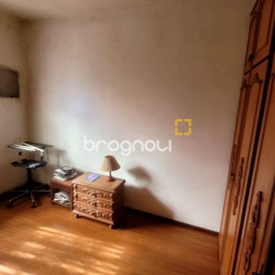 Casa com 136m², 3 quartos (sendo 1 suíte), 2 garagens, no bairro Barreiros em São José