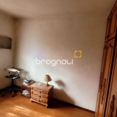 Casa com 136m², 3 quartos (sendo 1 suíte), 2 garagens, no bairro Barreiros em São José
