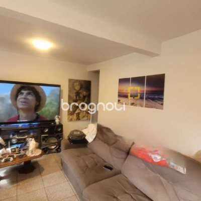 Casa com 136m², 3 quartos (sendo 1 suíte), 2 garagens, no bairro Barreiros em São José